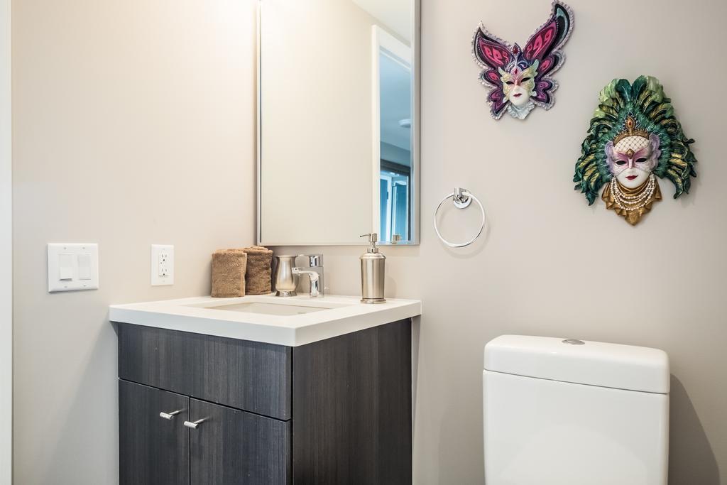 Premium 2bdrm In Yorkville Apartment *