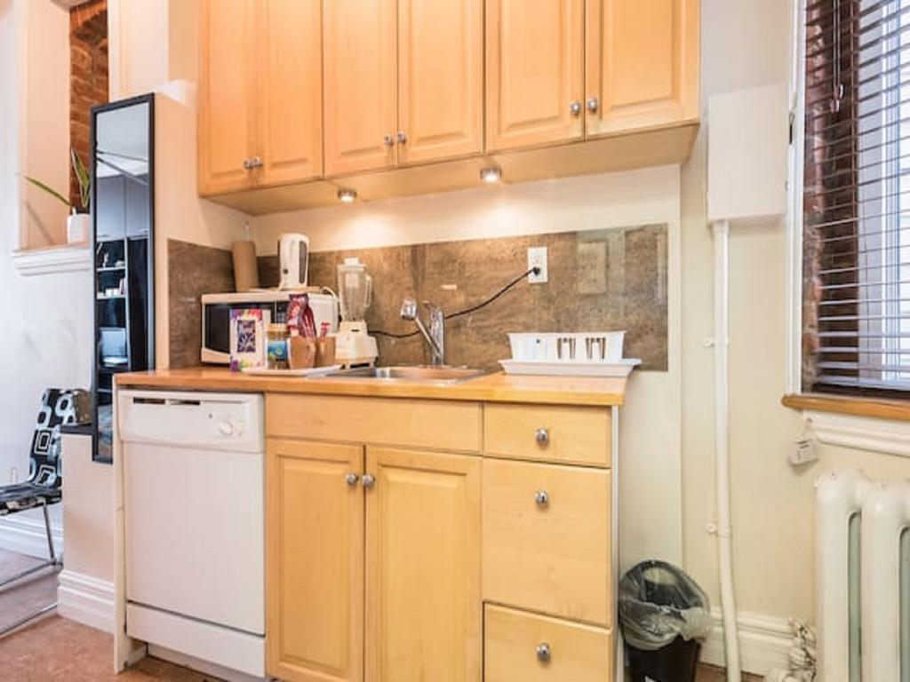 Spacious Bachelor Apartment Apartment Toronto