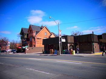 Spadina 11 Guest house
