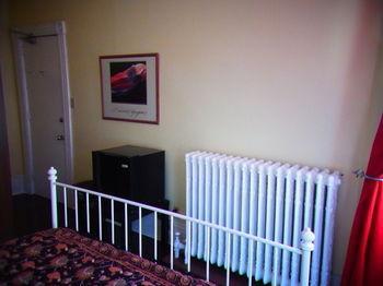 Spadina 11 Guest house