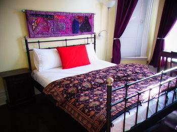 Spadina 11 Guest house