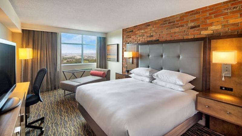 Doubletree By Hilton Airport, On Hotel