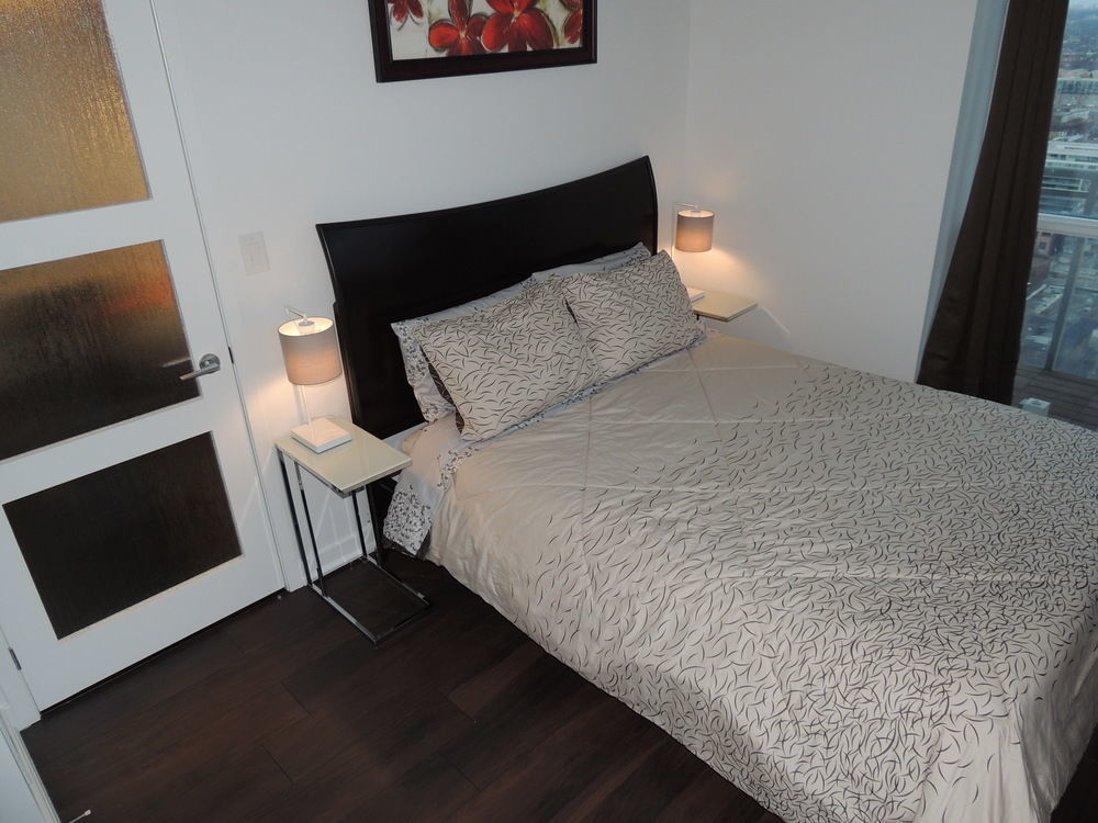 Apartment Tvhr - Luxury Condos In Heart Of Downtown Toronto