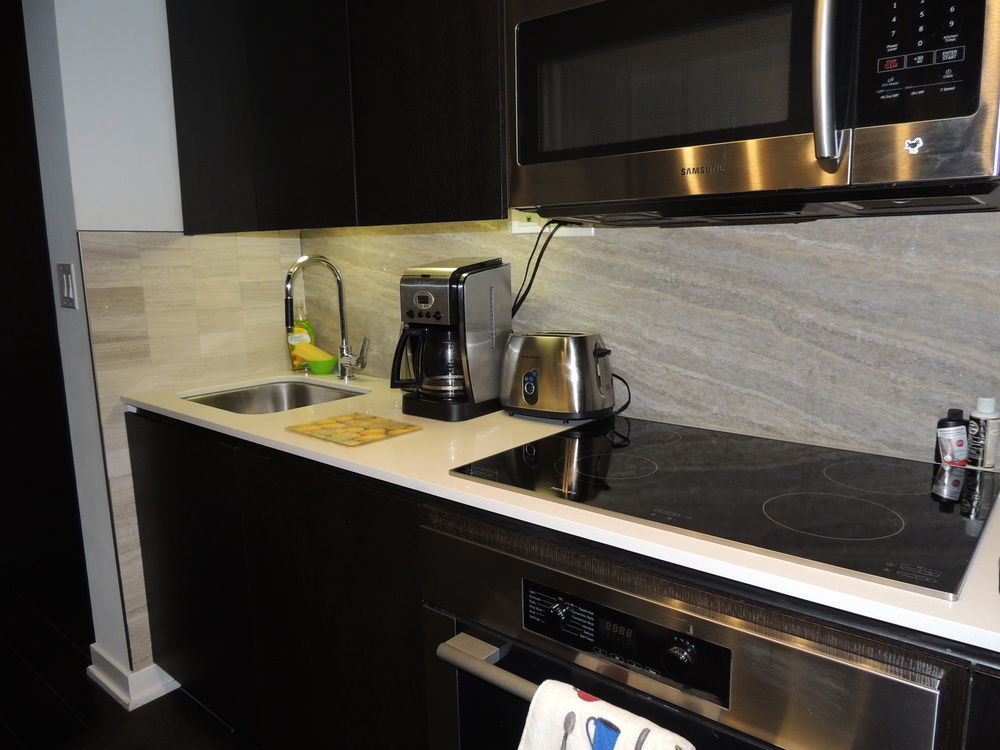 Tvhr - Luxury Condos In Heart Of Downtown Apartment *