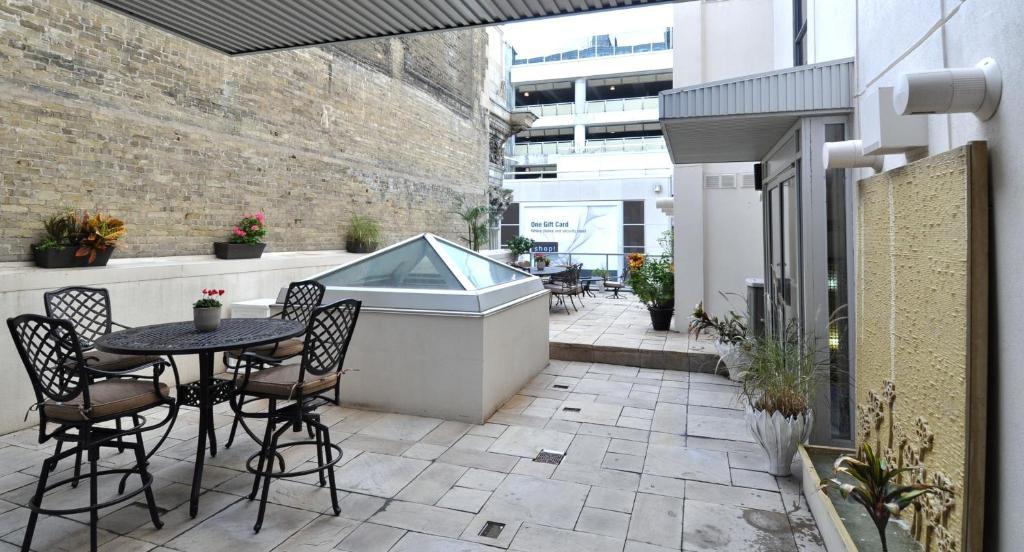 Yonge Furnished Hotel Toronto