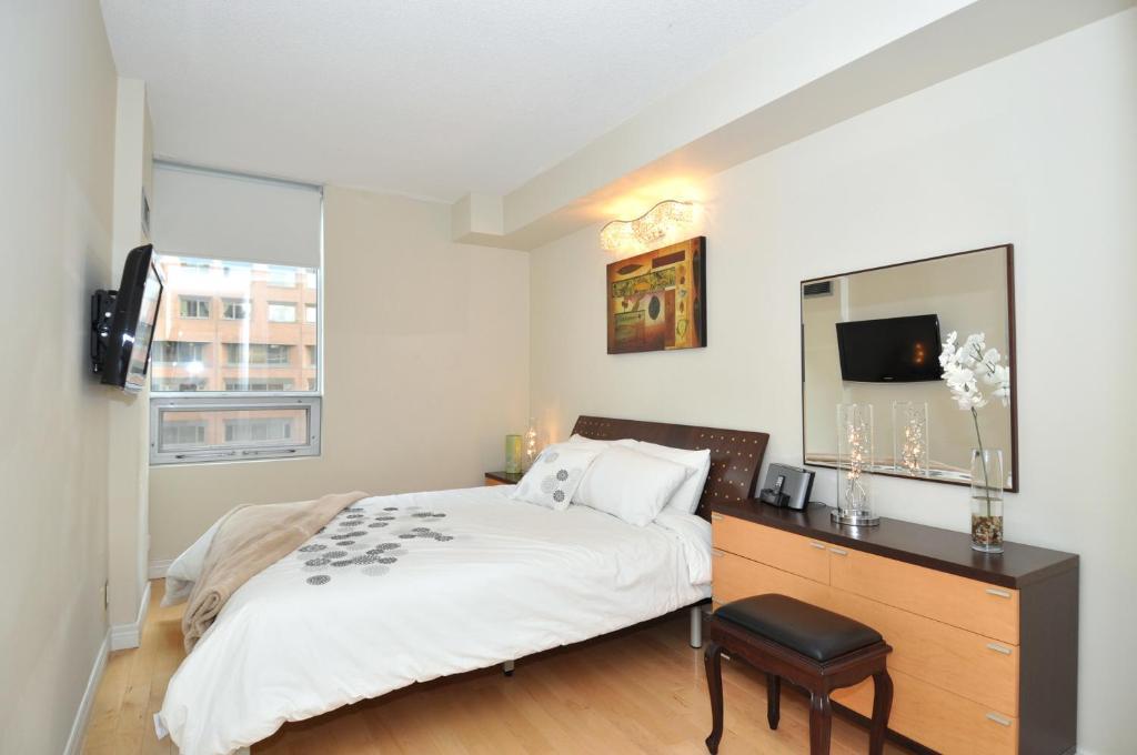 Hotel Yonge Furnished 2*