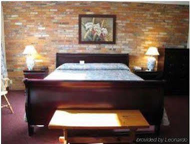 89 Yorkville Hotel 2*