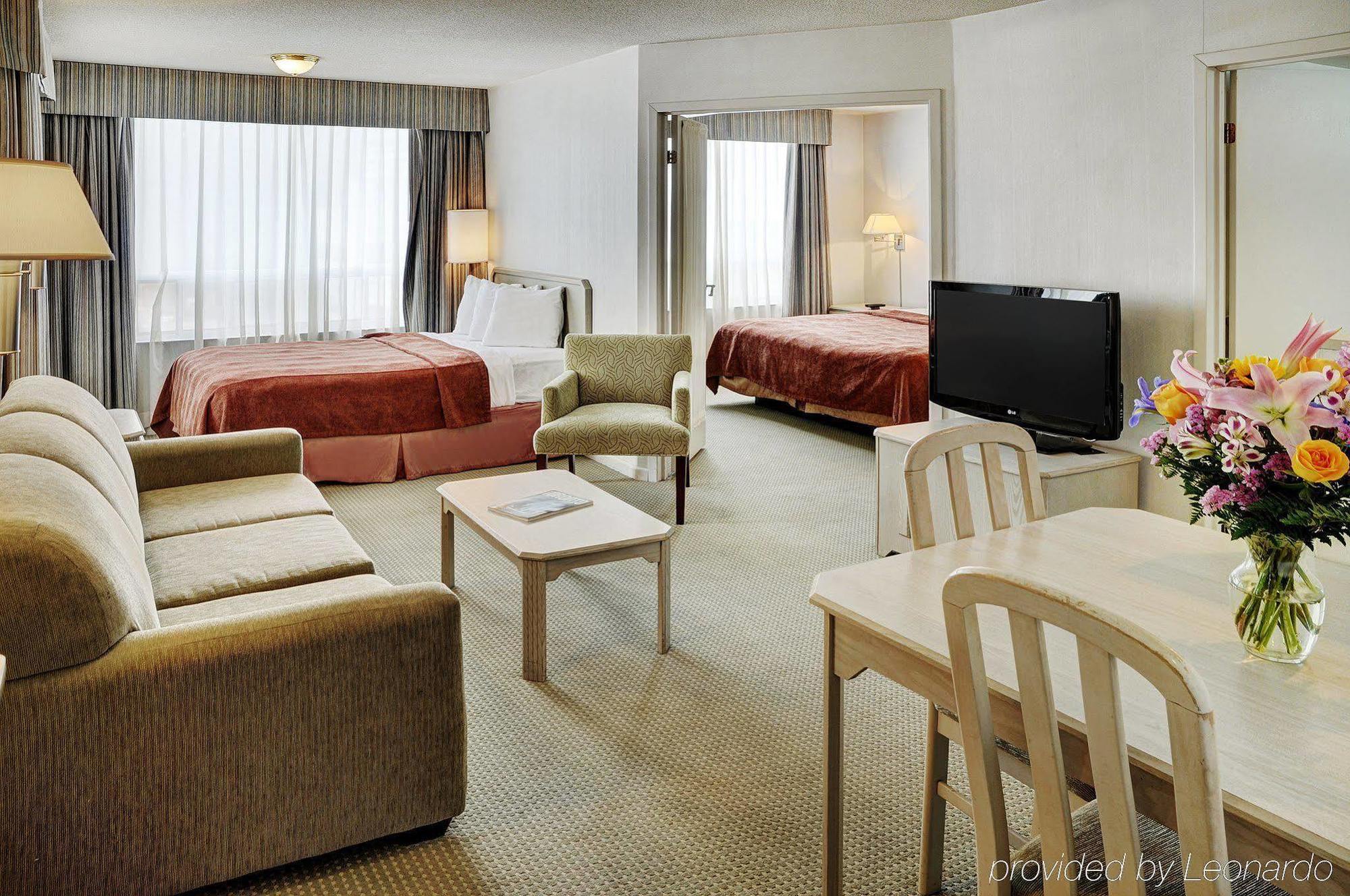 Hotel Embassy By Hilton Airport 4*