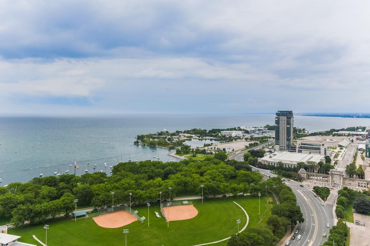 Gorgeous Downtown Oasis With Views & Parking! Toronto