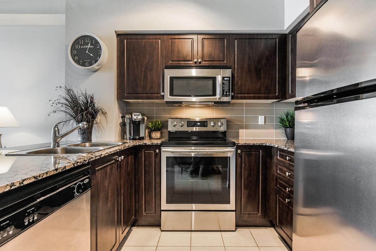 Gorgeous Downtown Oasis With Views & Parking! Toronto