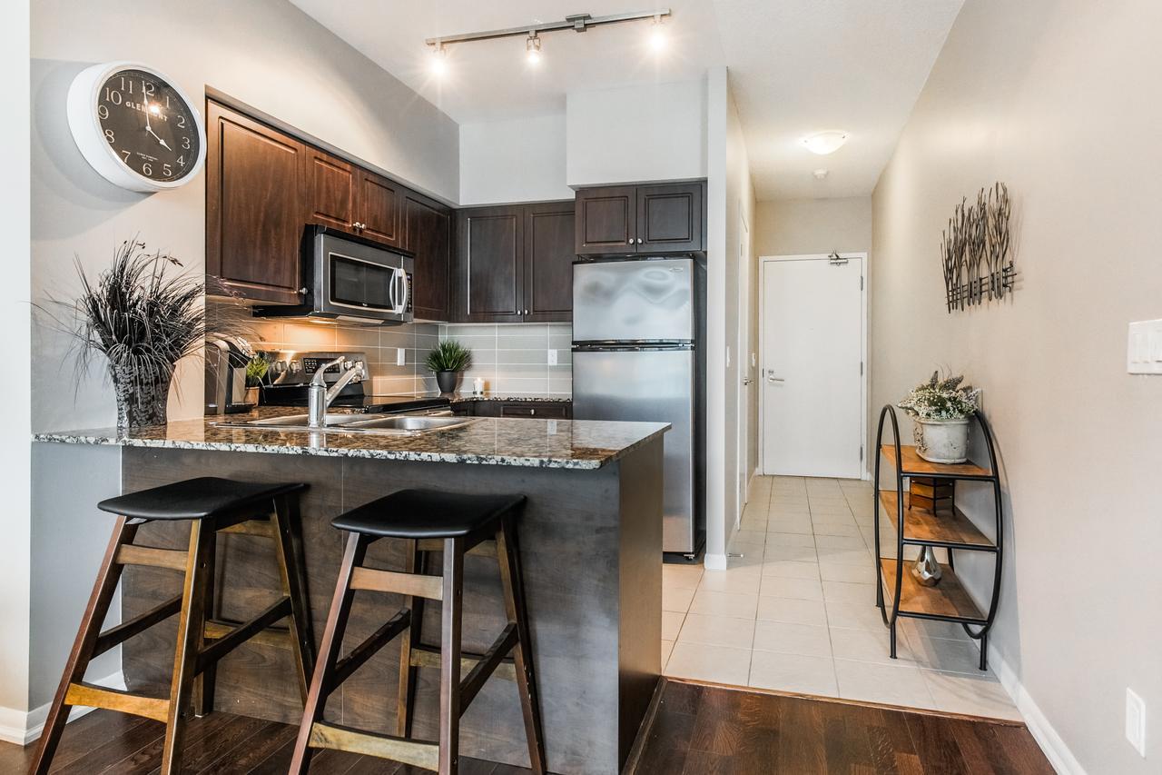 Apartment Gorgeous Downtown Oasis With Views & Parking!