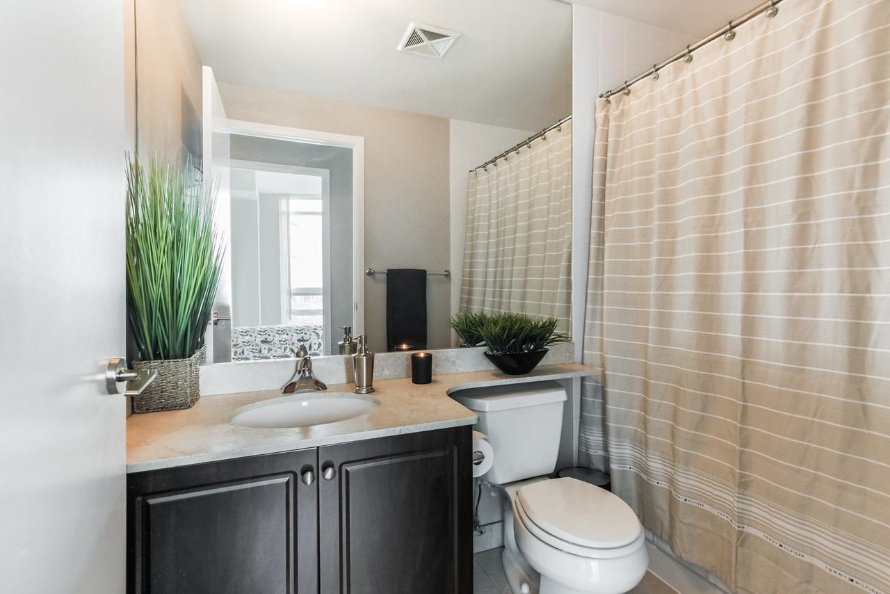 Gorgeous Downtown Oasis With Views & Parking! * Toronto