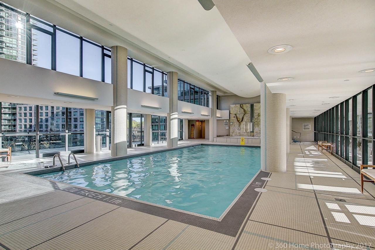 Apartment Gorgeous Downtown Oasis With Views & Parking! *