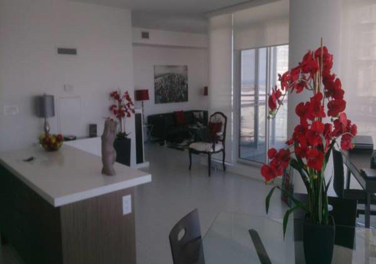 Water Front Luxury Apartment Toronto