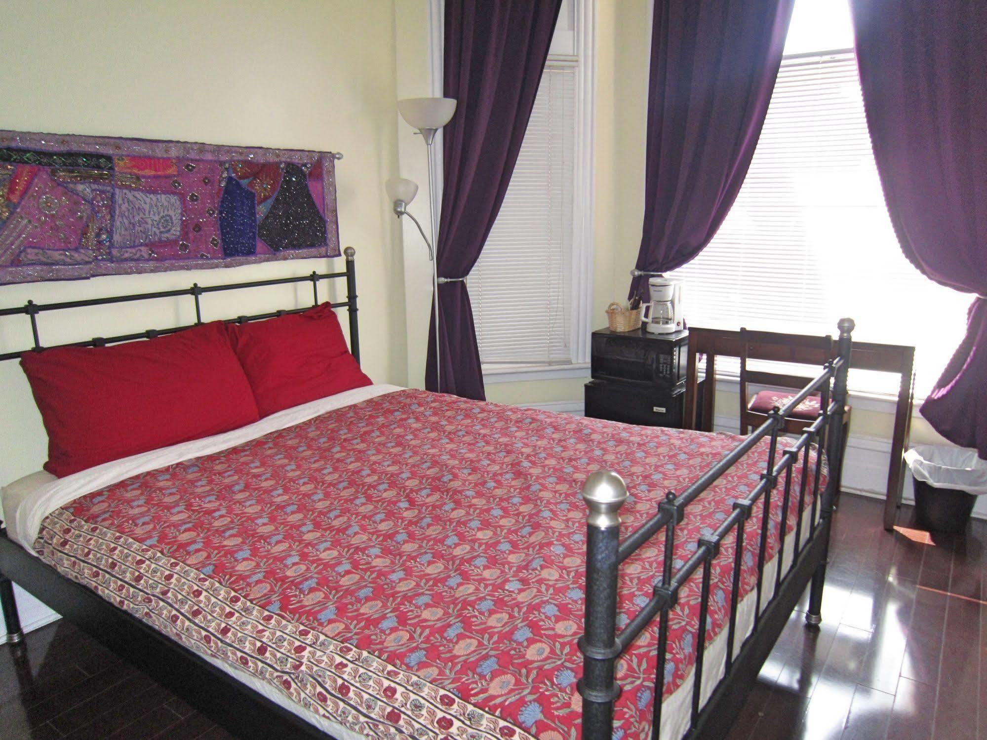 Spadina 11 Guest house 3*
