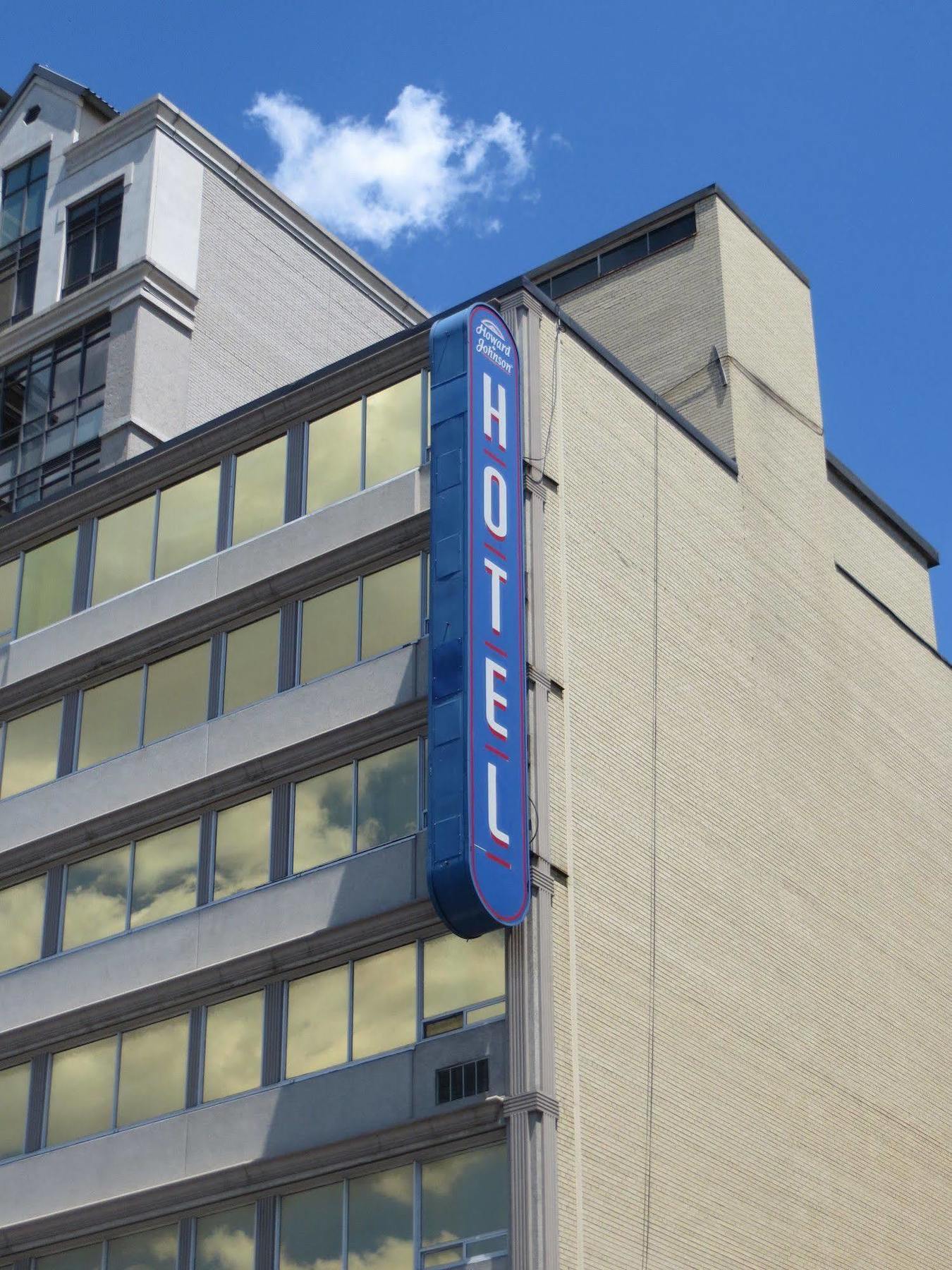 89 Yorkville Hotel 2*