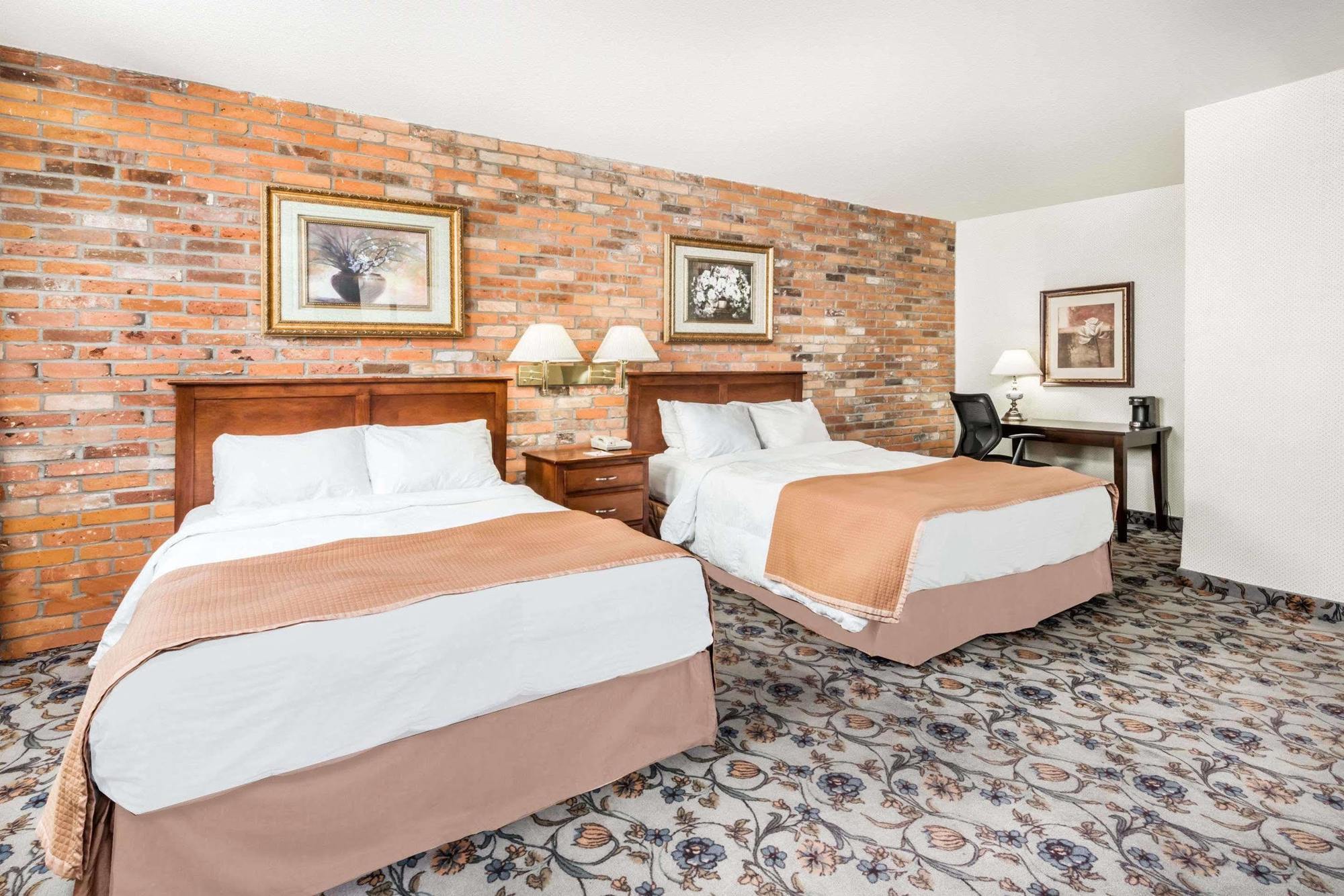 89 Yorkville Hotel 2*
