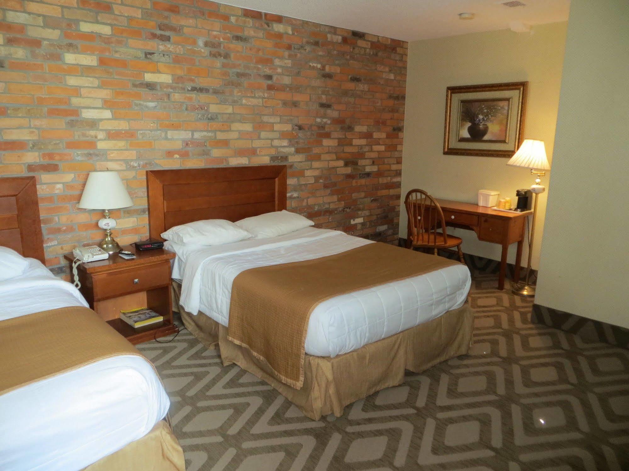 89 Yorkville Hotel 2*