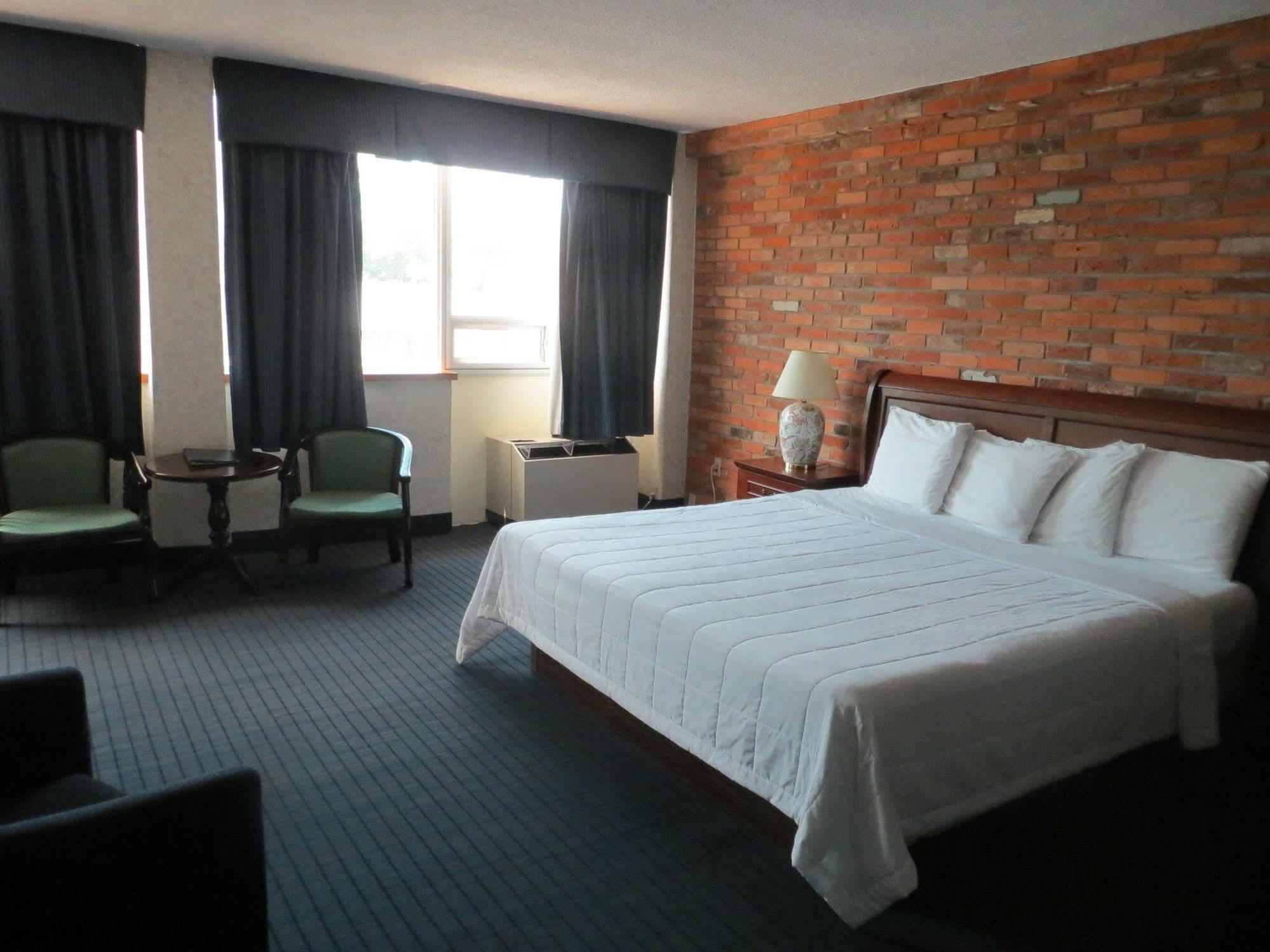 89 Yorkville Hotel