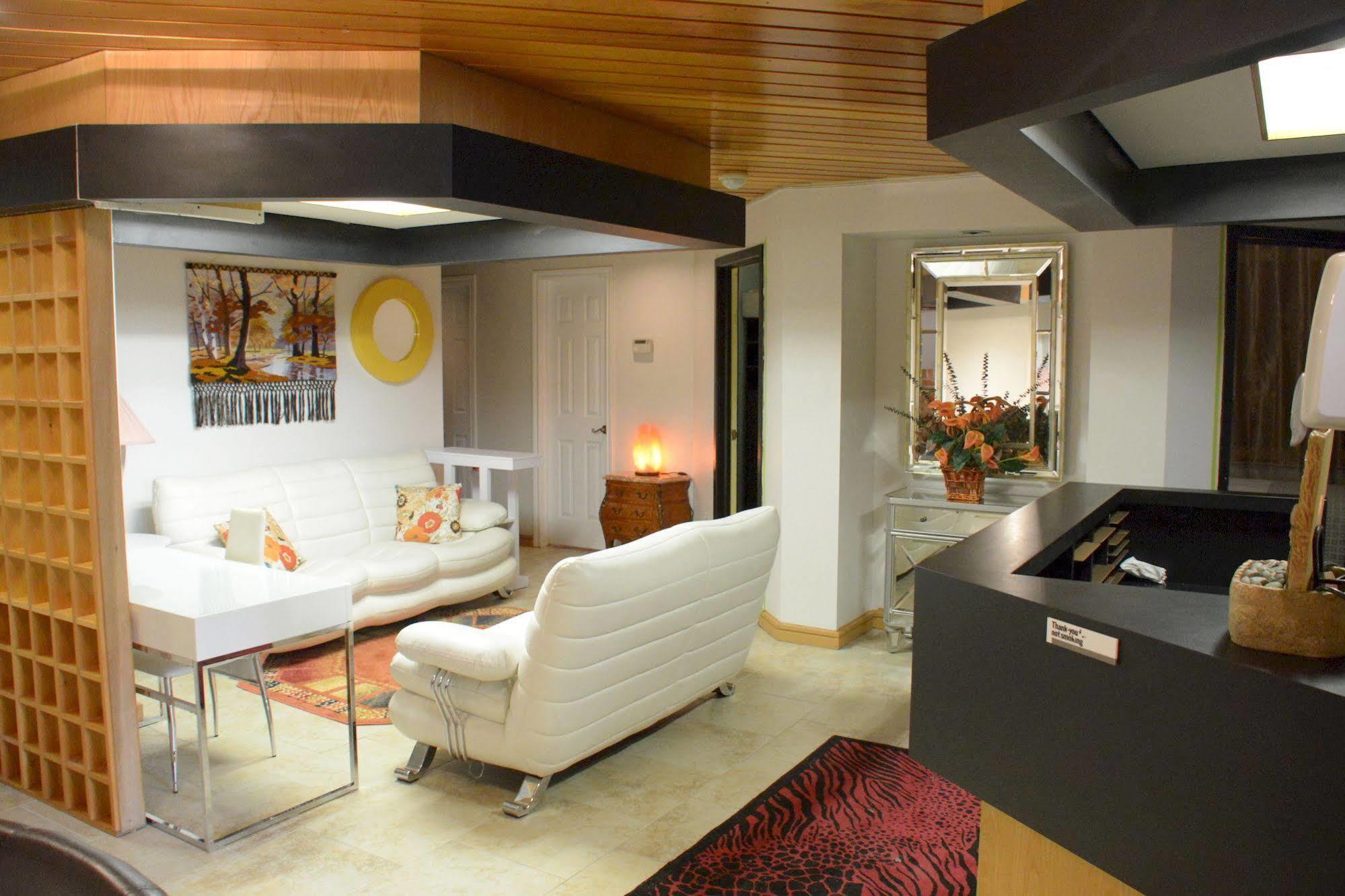 Bed & Breakfast Smile Back B&B Toronto