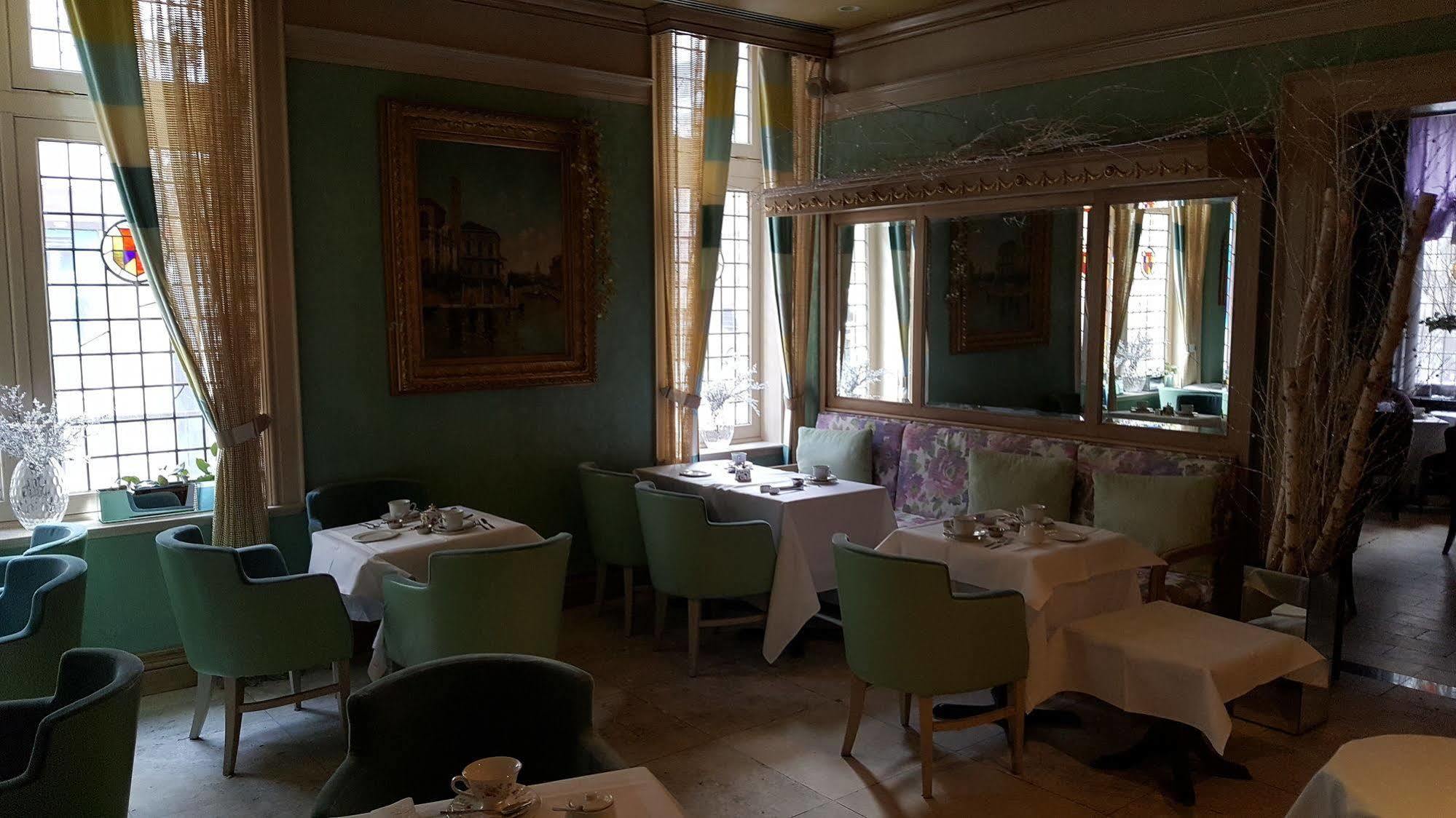 Windsor Arms Hotel 5*