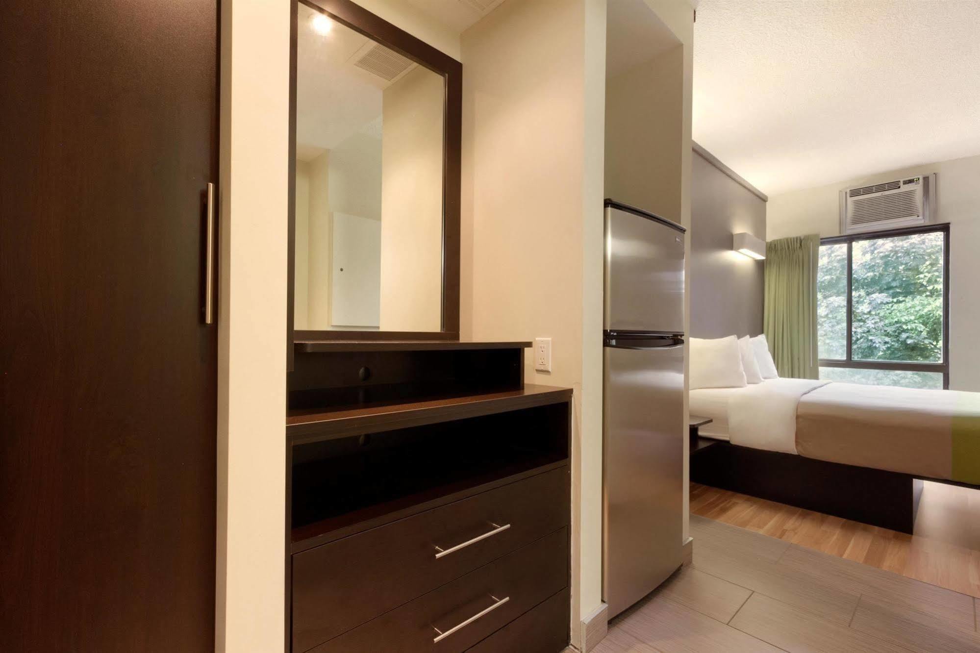6 Downtown Aparthotel Toronto