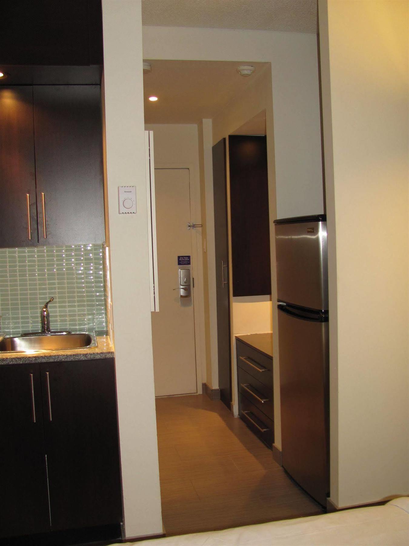 6 Downtown Aparthotel Toronto