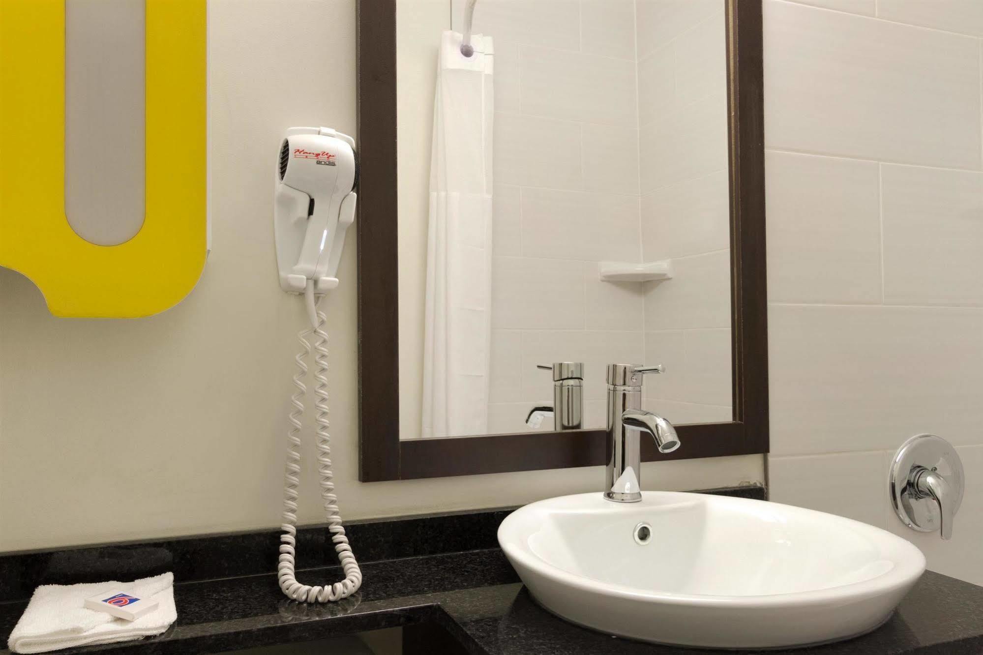 6 Downtown 2* Toronto