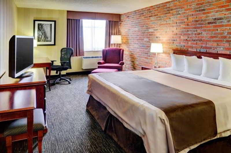 Hotel Doubletree By Hilton Airport, On 4*