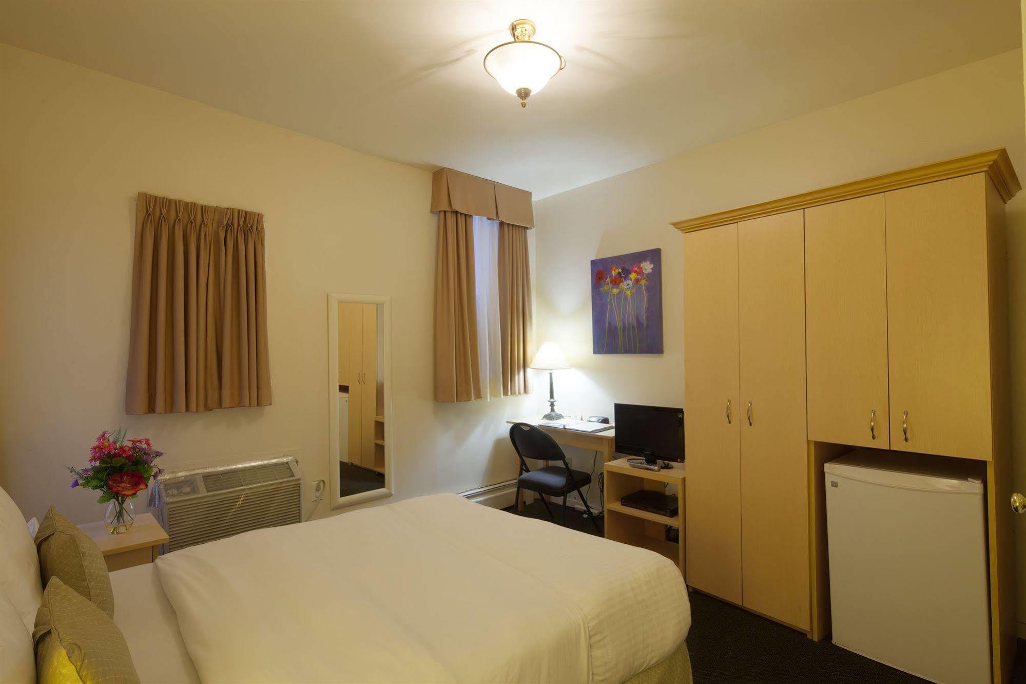 Victoria's Mansion 4*