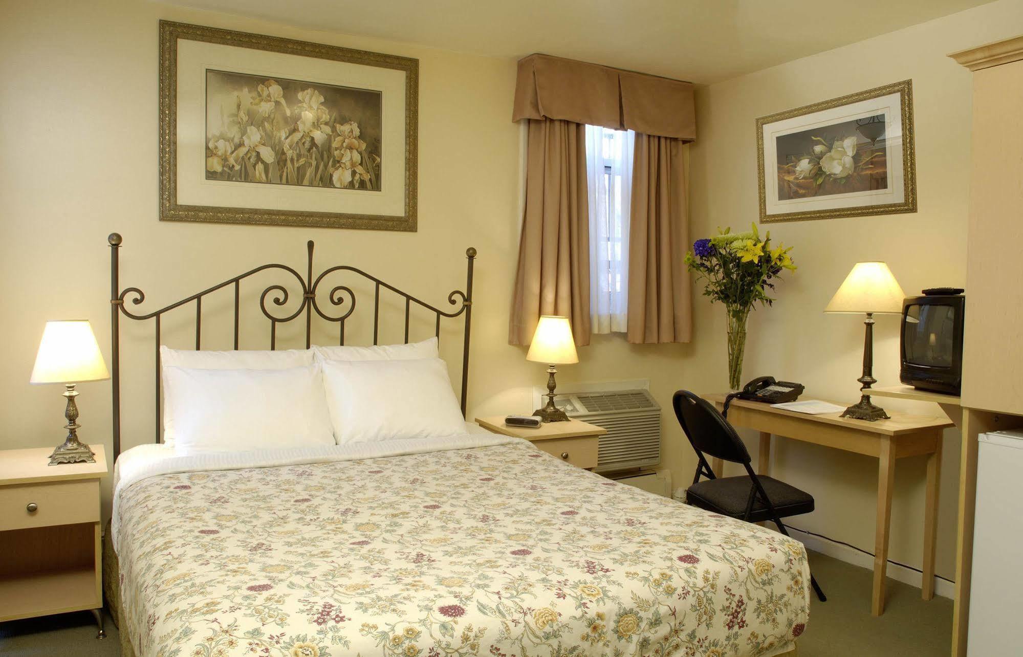 Hotel Victoria's Mansion Toronto
