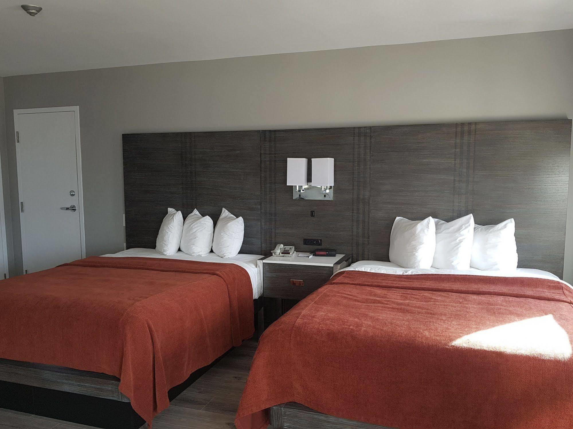 Embassy By Hilton Airport 4*