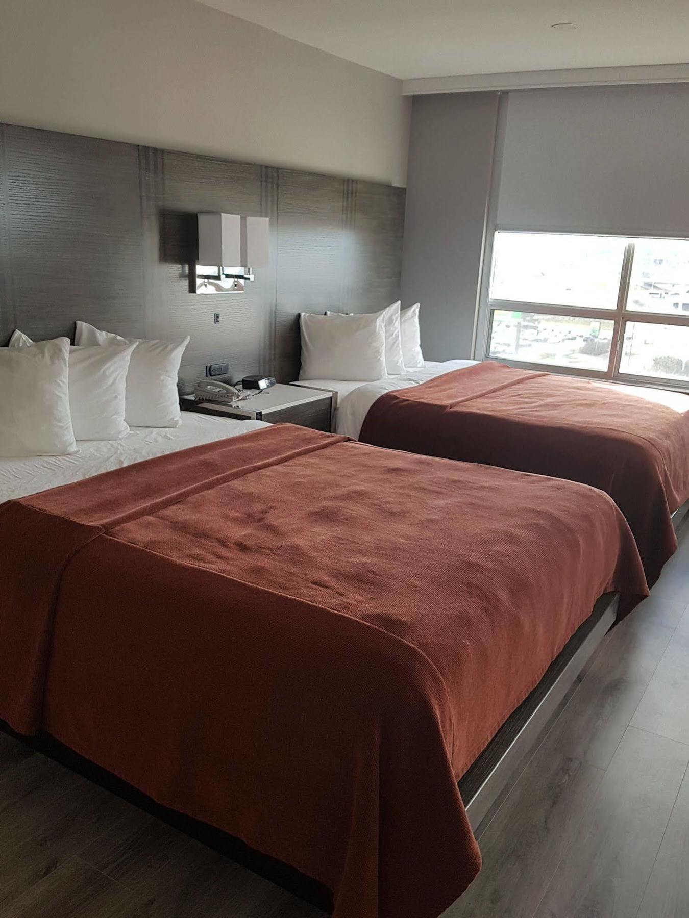 Embassy By Hilton Airport 4*