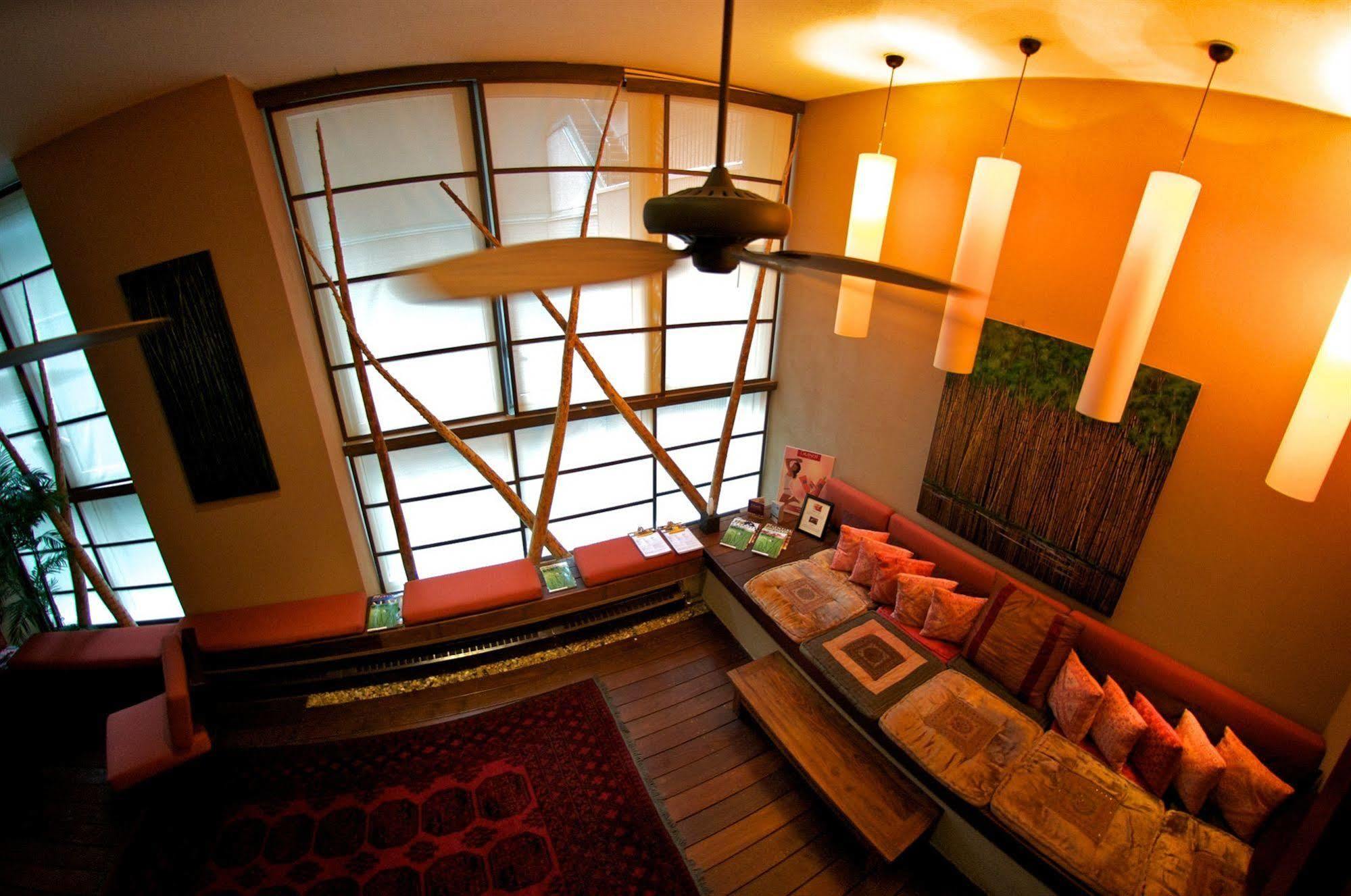 Executive Cosmopolitan Hotel 4*