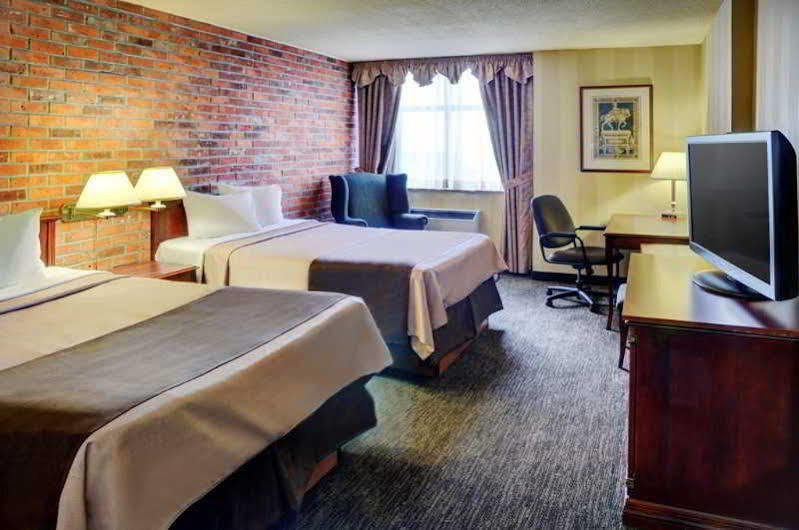 Doubletree By Hilton Airport, On Hotel
