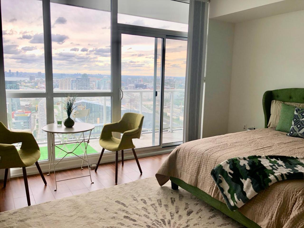 Apartment Simply Comfort. Amazing Downtown Toronto