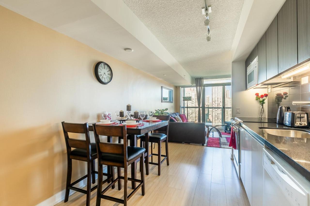 Apartment Simply Comfort. Amazing Downtown Toronto