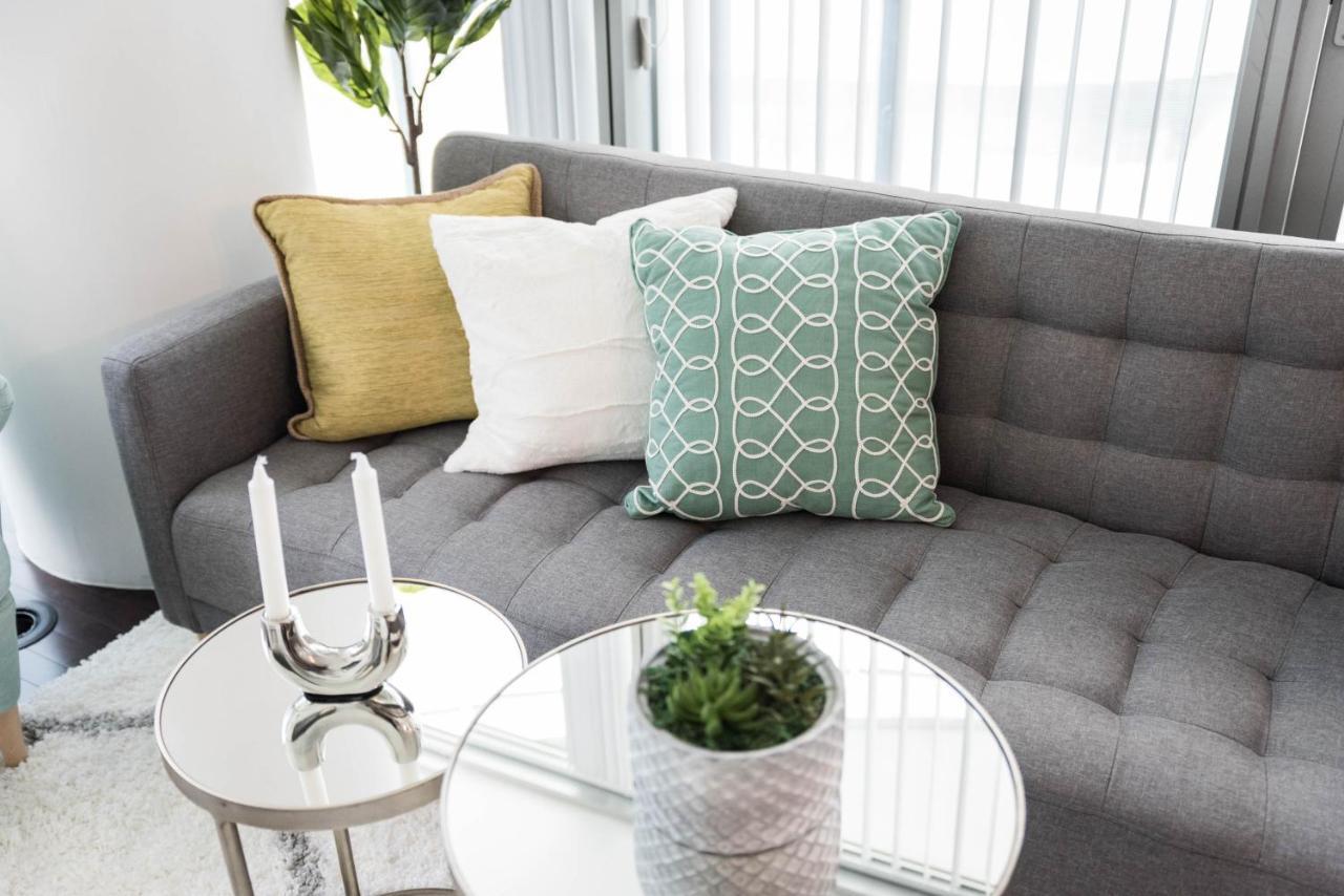 Applewood Financial District Cn Tower Apartment