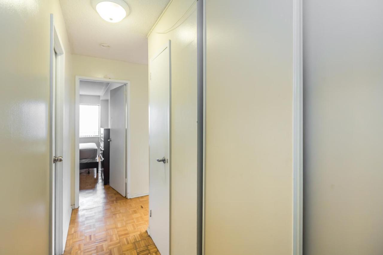 Toronto Furnished Living-Gerard Apartment