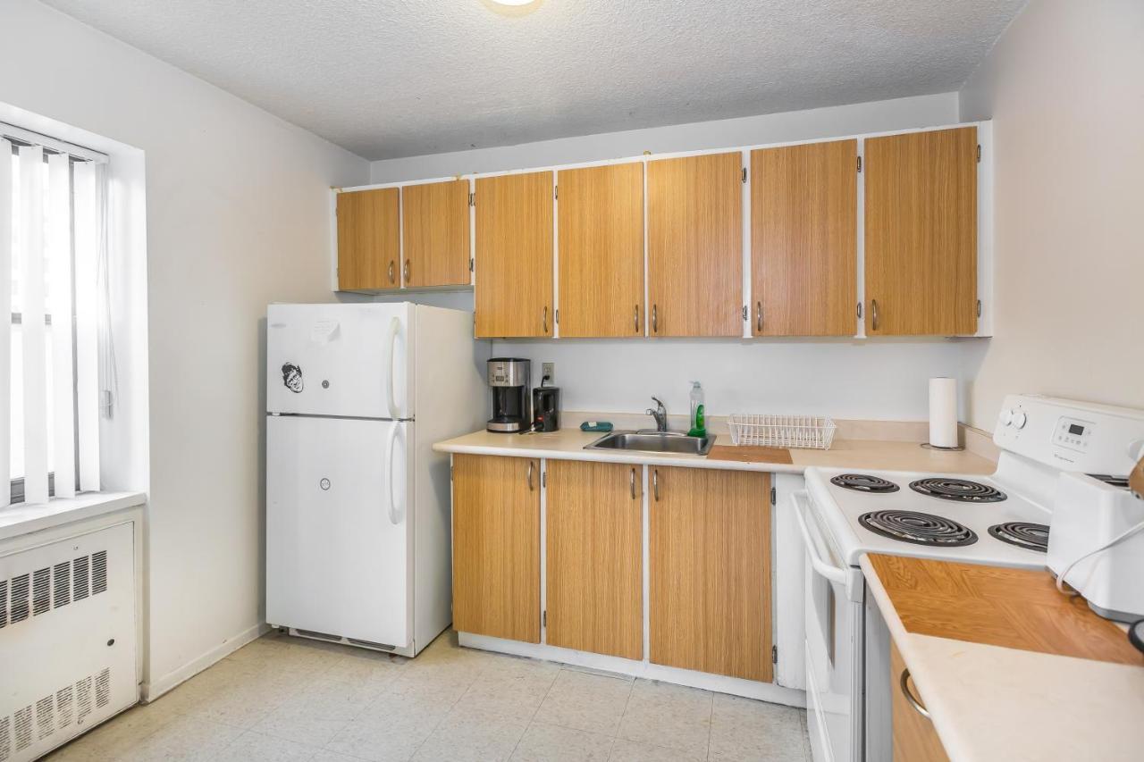 Apartment Toronto Furnished Living-Gerard