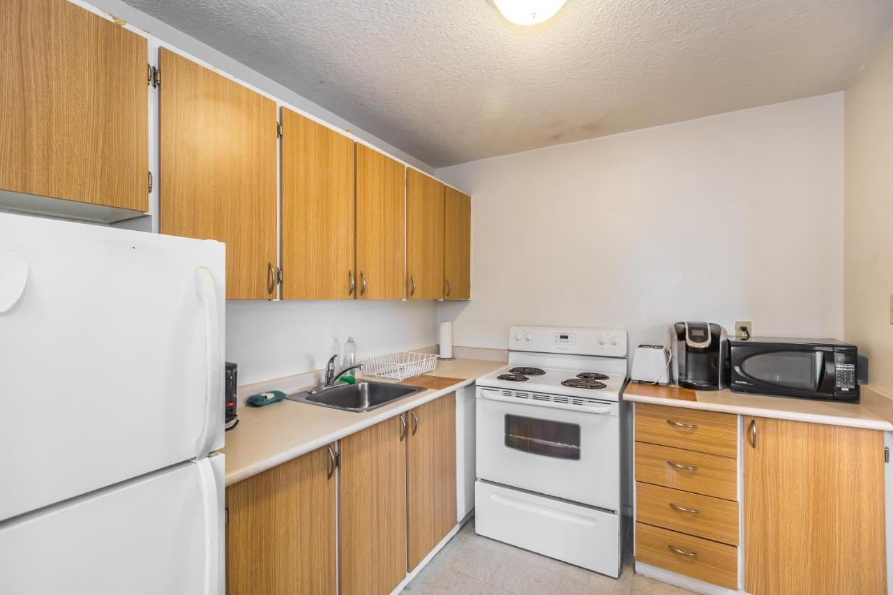 Apartment Toronto Furnished Living-Gerard Toronto