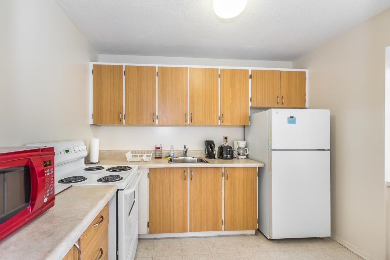 Apartment Toronto Furnished Living-Gerard *