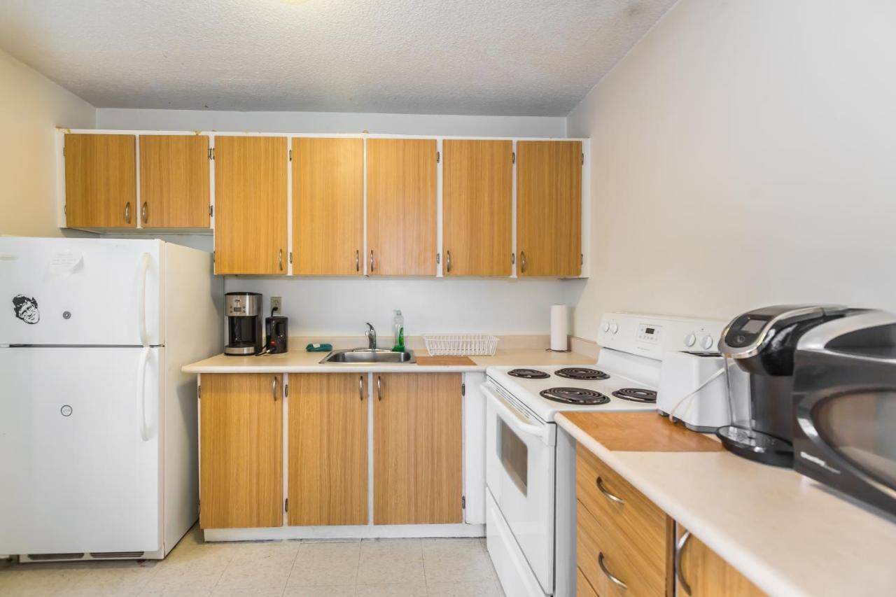 Apartment Toronto Furnished Living-Gerard