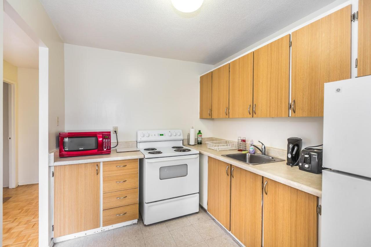 Toronto Furnished Living-Gerard Apartment