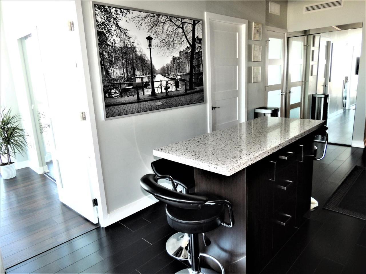 Tvhr - Luxury Condos In Heart Of Downtown Apartment *