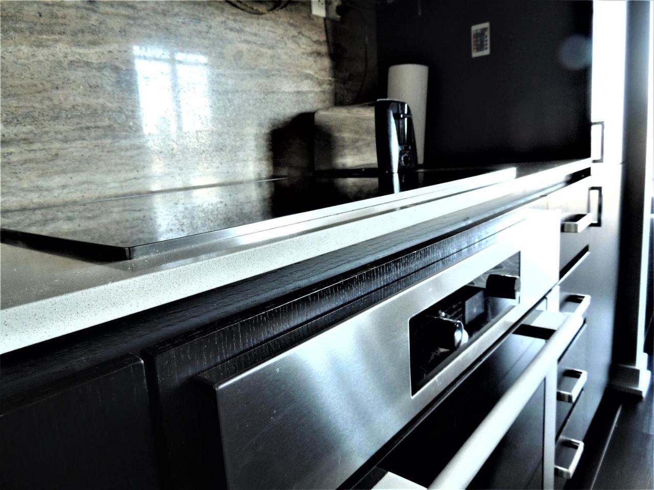 Apartment Tvhr - Luxury Condos In Heart Of Downtown Toronto