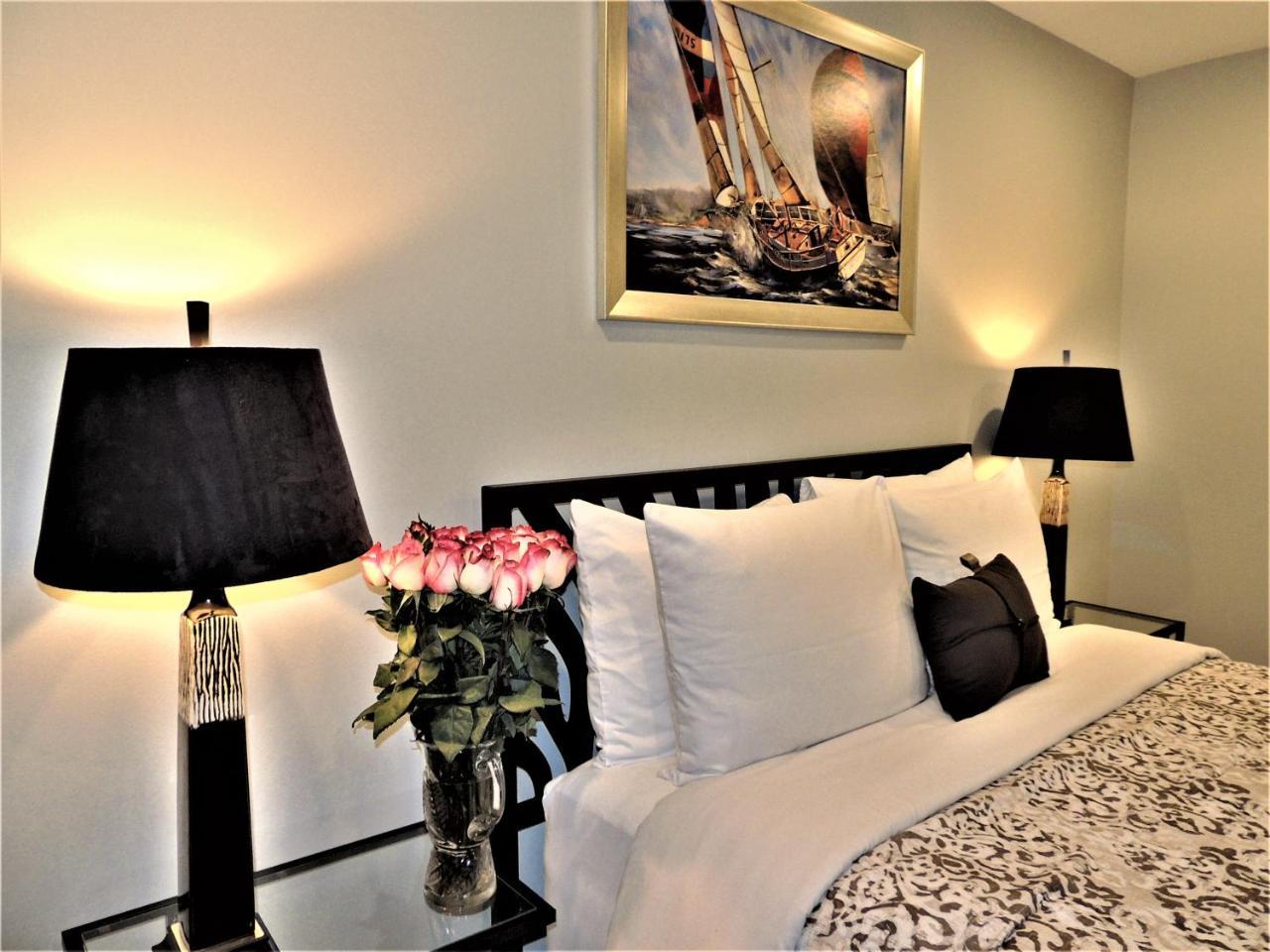 Tvhr - Luxury Condos In Heart Of Downtown *