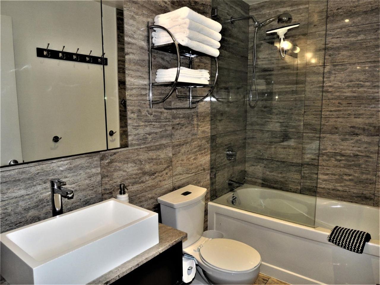 Tvhr - Luxury Condos In Heart Of Downtown Apartment
