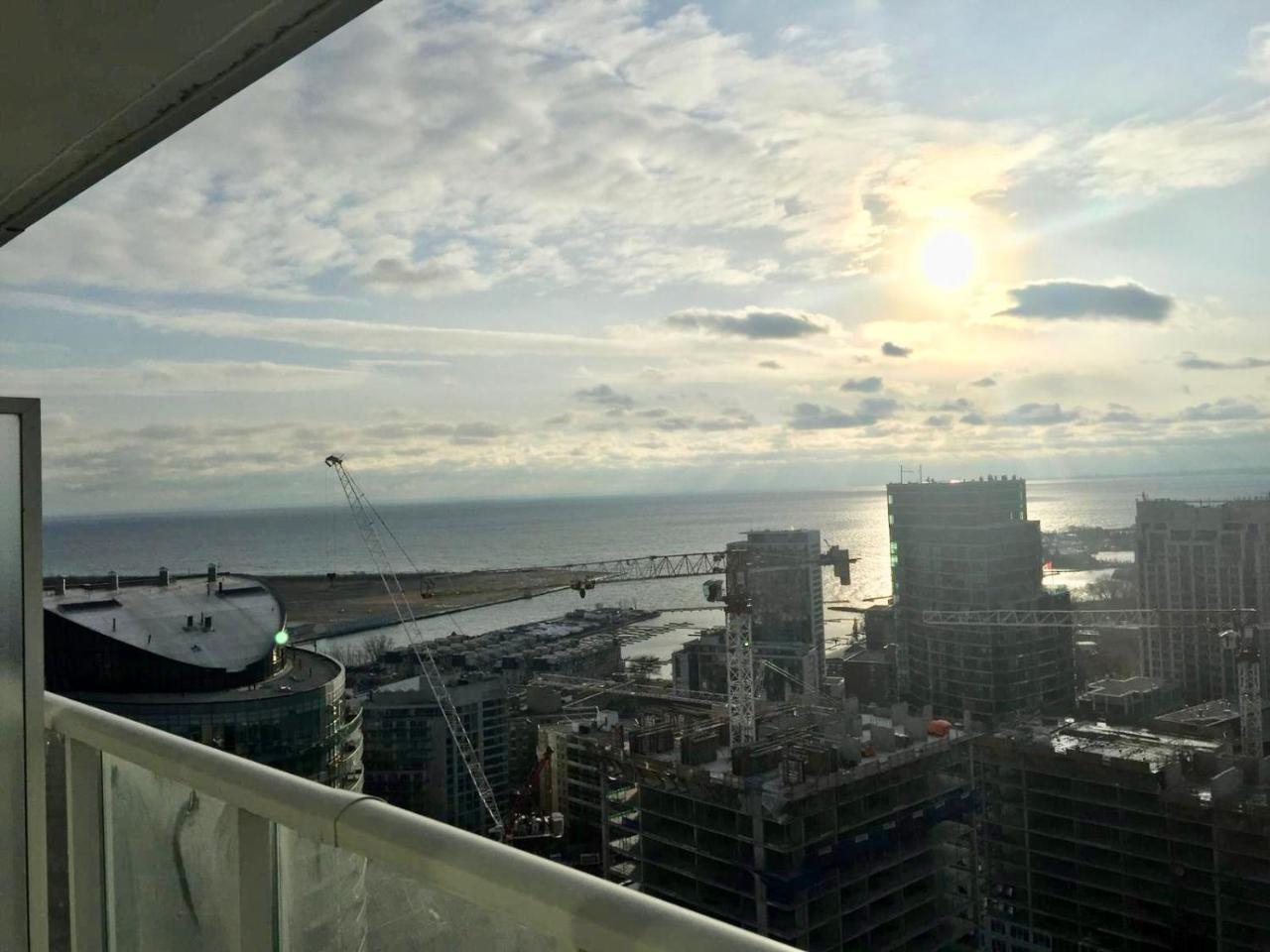 Apartment Simply Comfort. Amazing Downtown Toronto