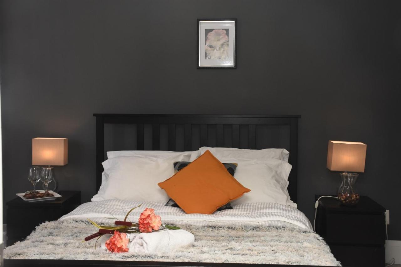 Apartment Kashaneh At Harrison Garden Toronto